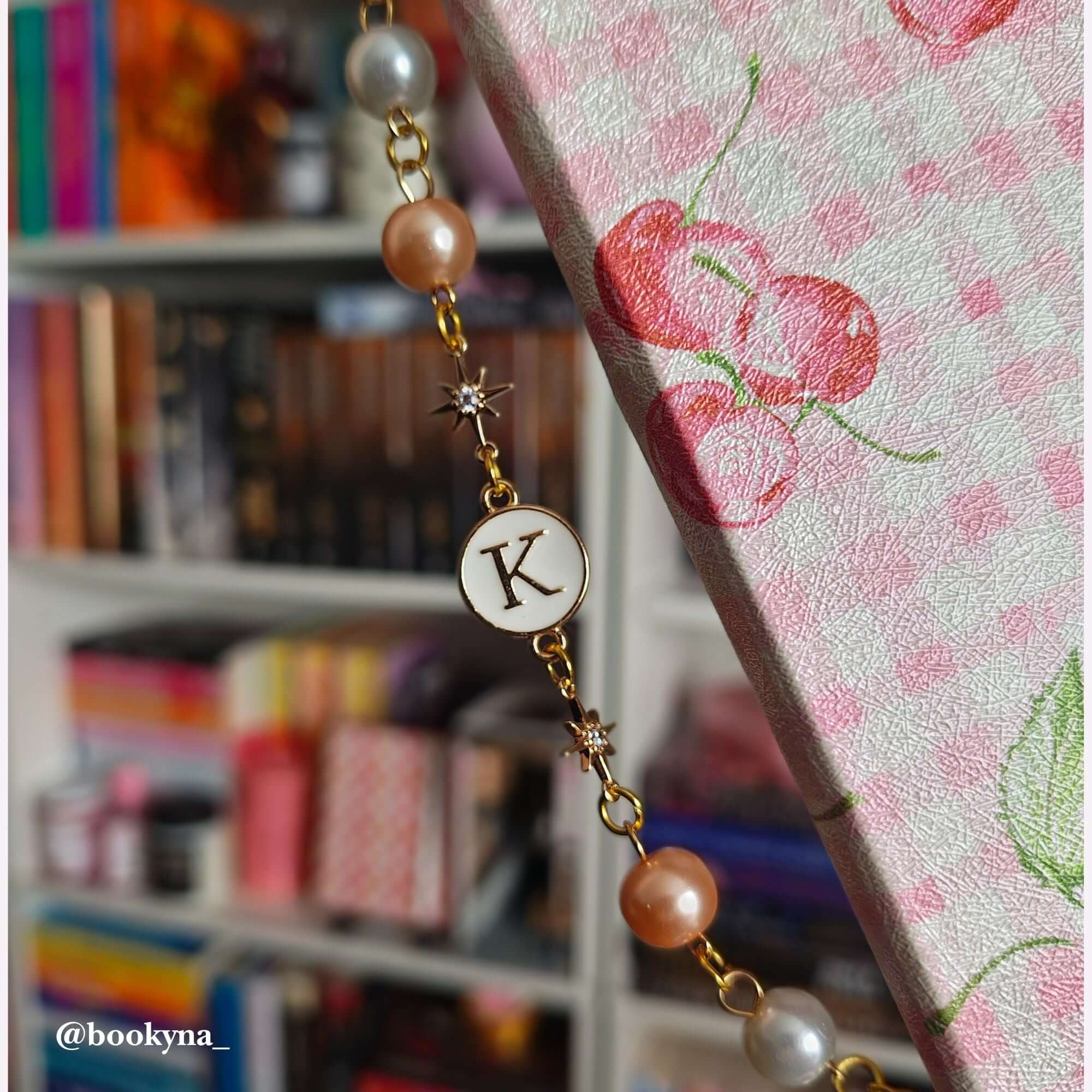 A luxurious Kindle charm chain for book lovers who adore elegant, minimalistic details.